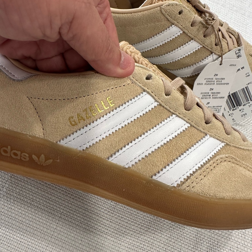 adidas Women Beige White Gazelle-Style Sneakers - Picture 4 of 10